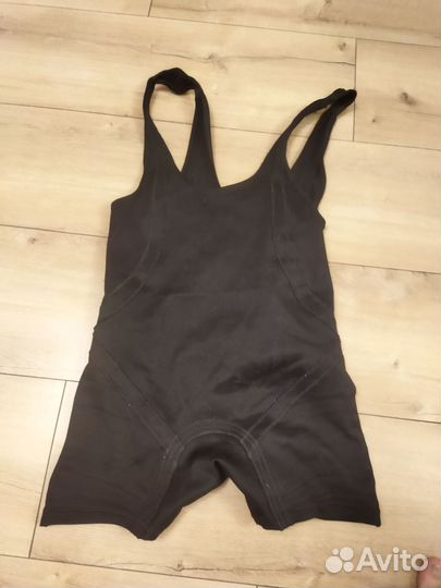 Комбинезон для приседания