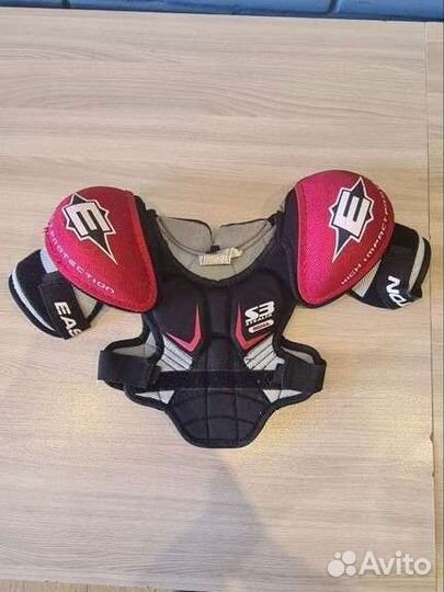 Нагрудники хоккейные Easton детские р-р Yth S и L