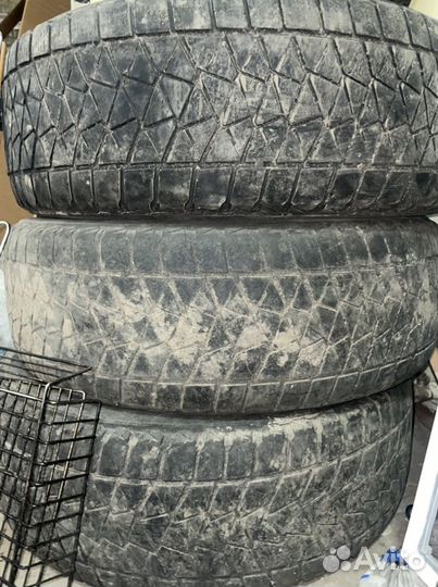 Bridgestone Blizzak DM-V1 215/65 R16