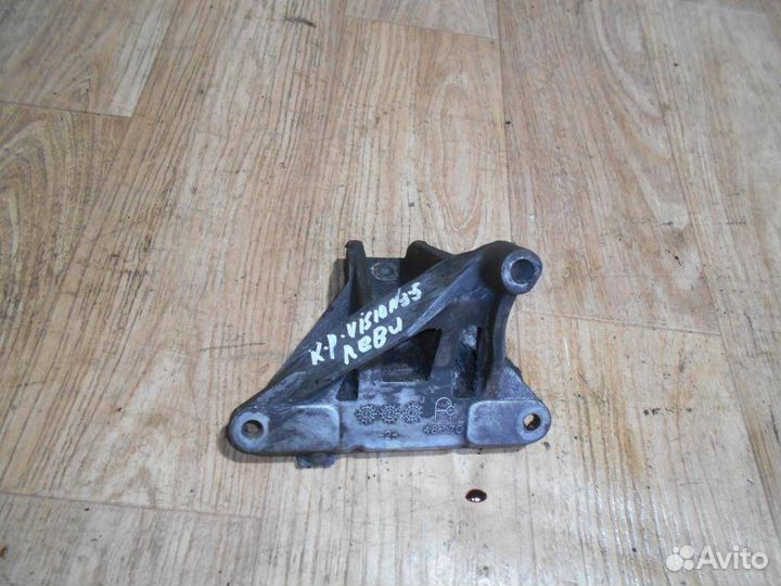 Кронштейн опоры двигателя Chrysler Vision 1993-19