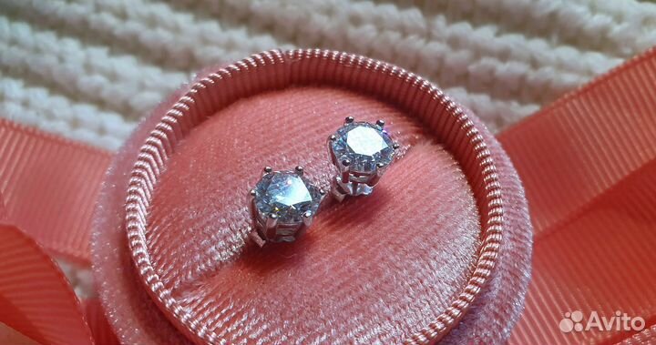 Серьги с муассанитами