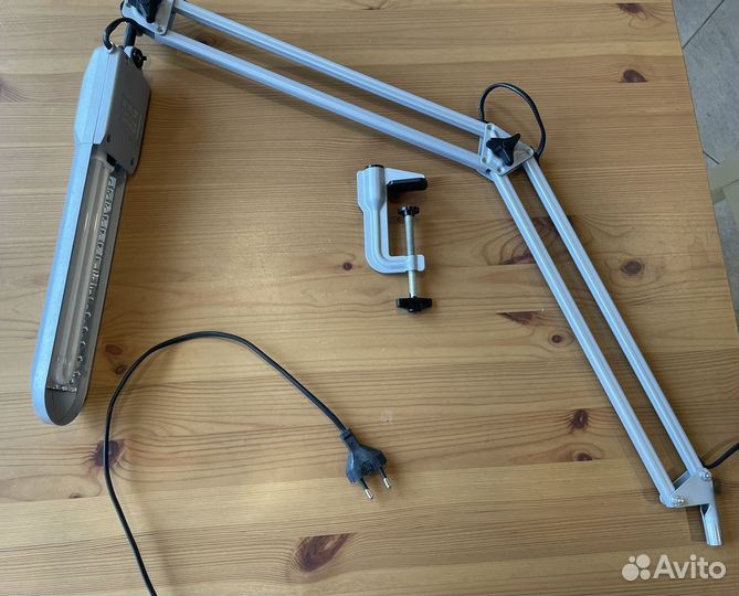 Лампа настольная для маникюра/мелких работ