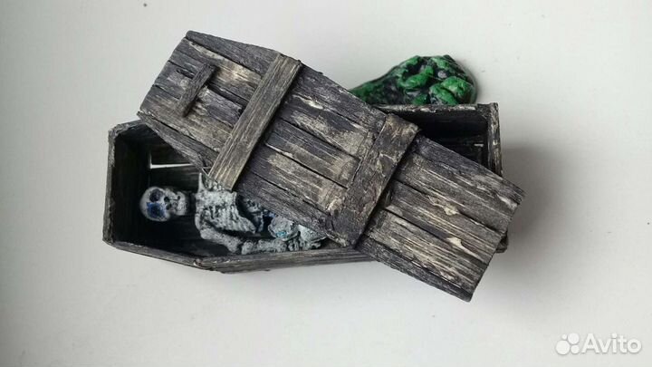 Скелет в гробу 1/32
