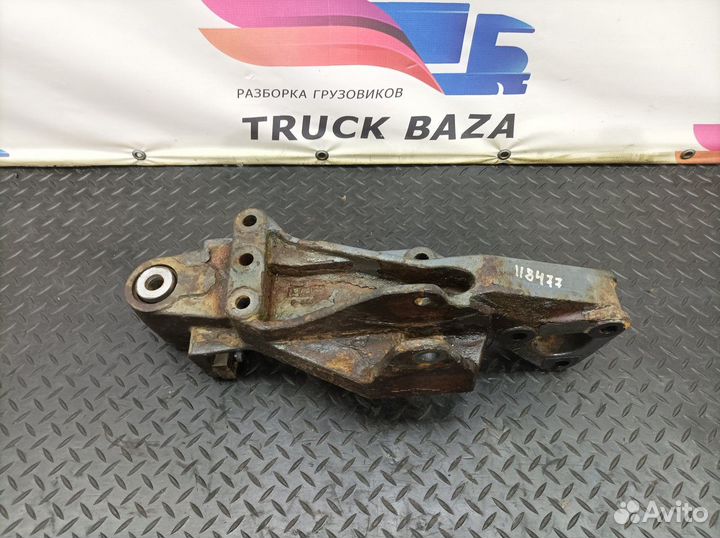 21046164 Кронштейн передней рессоры правый