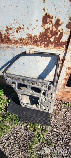 Дверь задняя левая Mercedes 190 w201