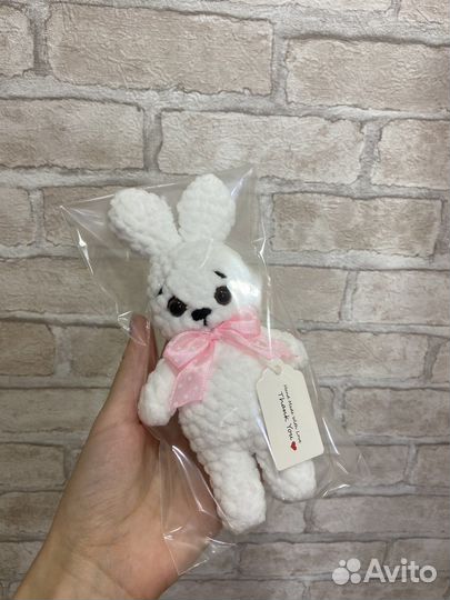 Вязанные игрушки зайка