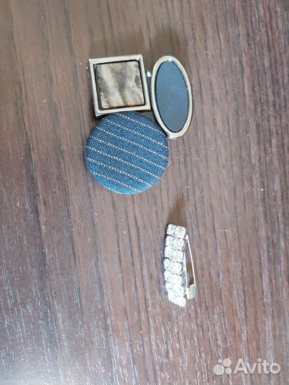 Брошь продается