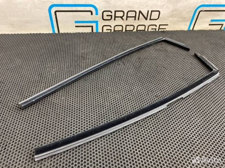 Уплотнитель стекла передний Mercedes-Benz V-Class