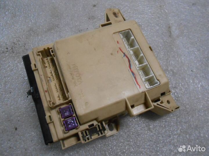 Блок предохранителей салона Camry V 40 Камри V 40