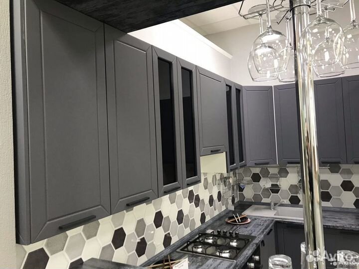 Кухня новая угловая серая