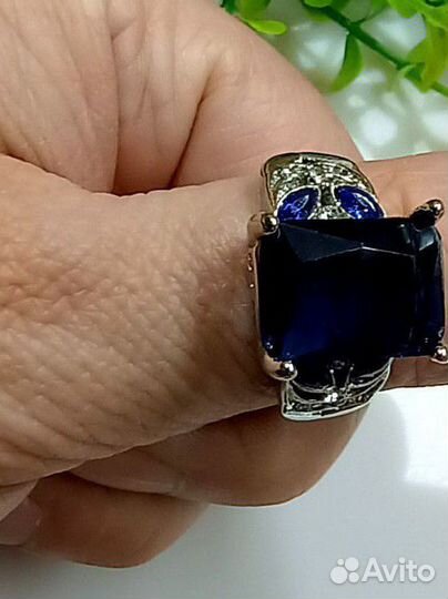 Кольцо graff с сапфиром