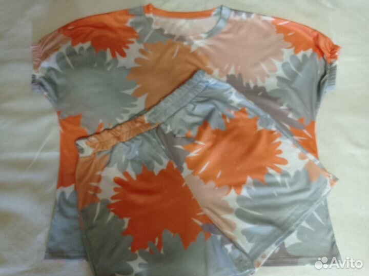 Летний женский костюм новый