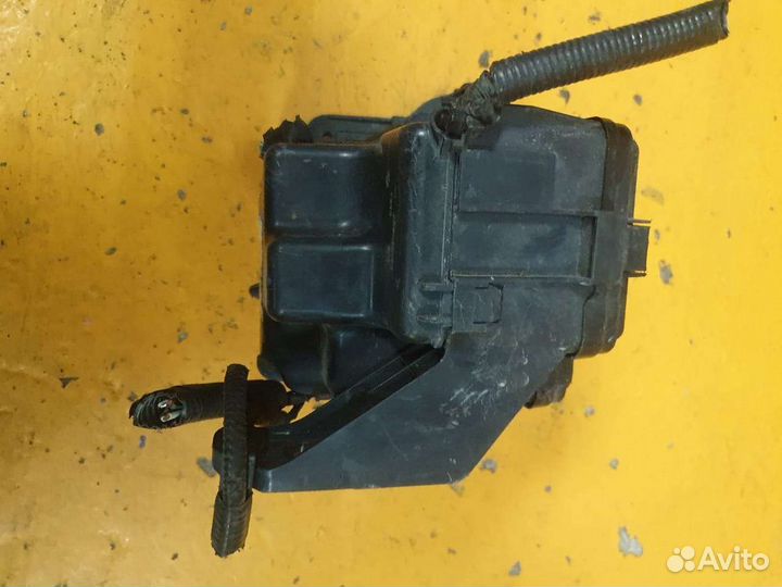 Блок предохранителей 2.0 3ZR-FAE 3zrfae toyota