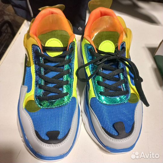 Кроссовки женские новые