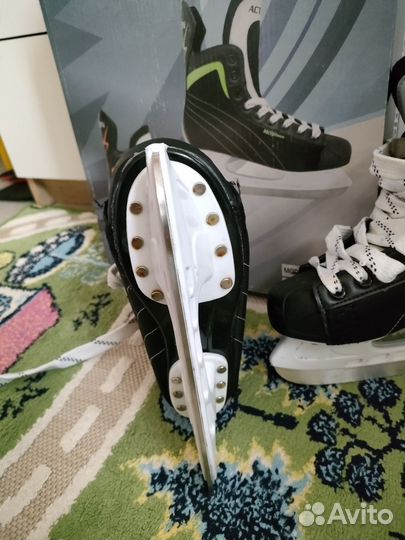 Коньки хоккейные action