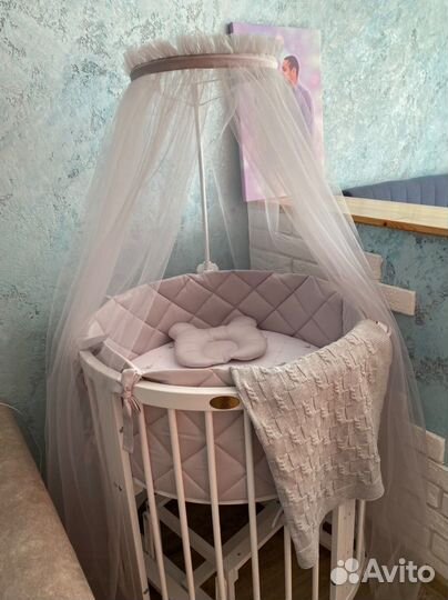 Кроватка для новорожденных с маятником