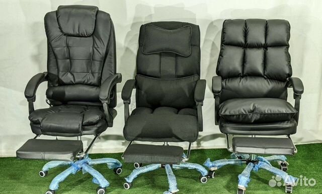 Офисное кресло руководителя с подножкой