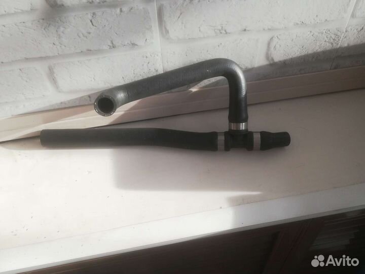 Патрубок охлаждения Мерседес 210