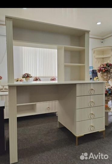 Детский письменный стол новый