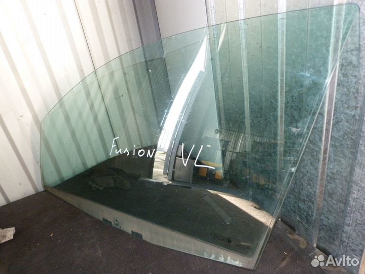 Стекло передней двери правое Ford Fusion