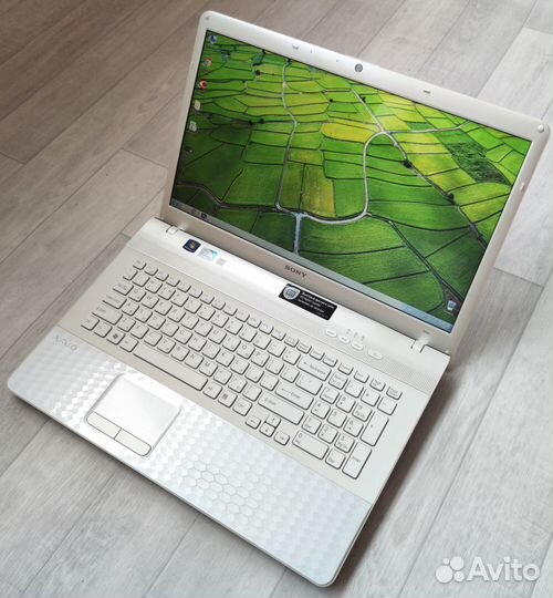 Sony\Большой дисплей 17.3\i3 - 4x 2200Mg\акб 3ч