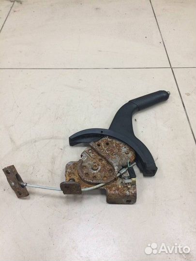 Рычаг стояночного тормоза Mitsubishi Lancer