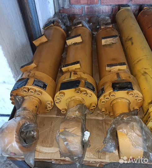 154-63-02010 гидроцилиндр рыхлителя Komatsu D85A