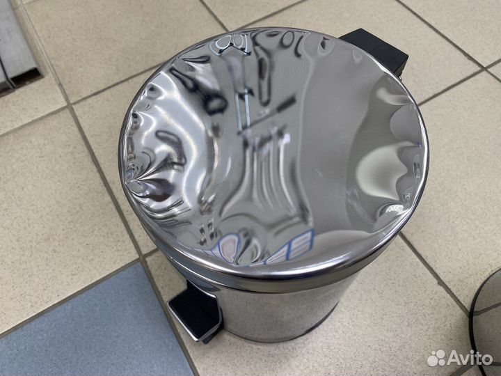 Ведро для мусора с педалью