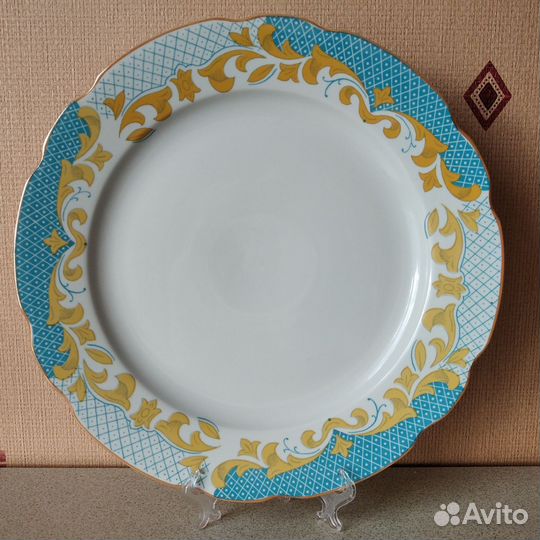 Большое блюдо для сервировки стола