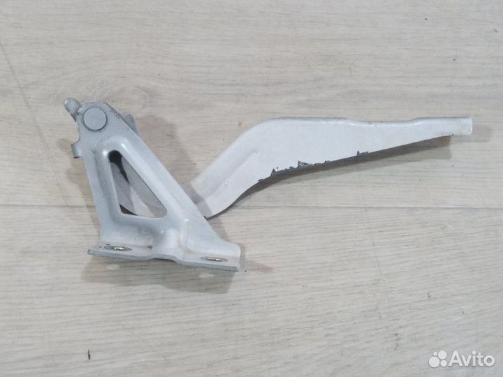 Петля капота правая Chevrolet Cobalt седан B15D2