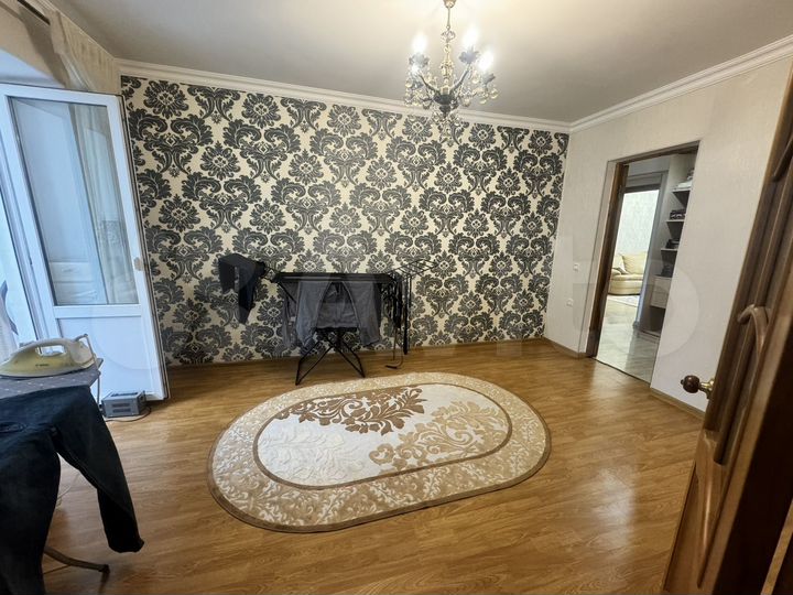 3-к. квартира, 85 м², 3/10 эт.