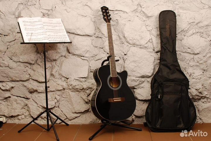 Электроакустическая гитара (Аксессуар в подарок)