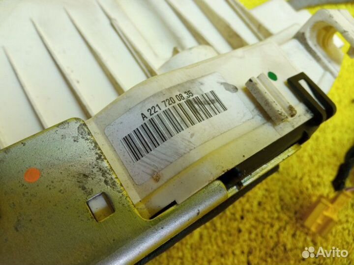 Замок двери передний правый Mercedes-Benz