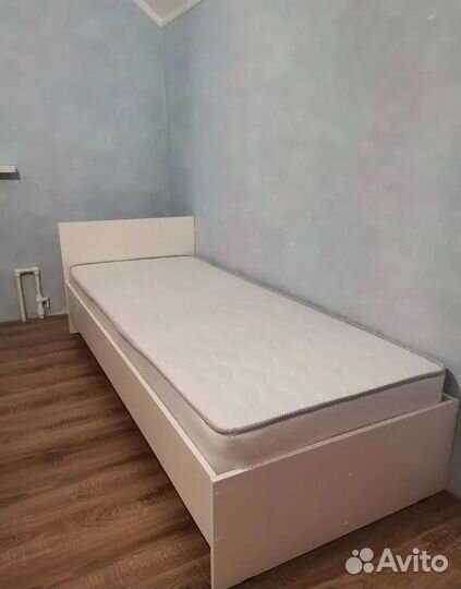 Кровать с матрасом односпальная