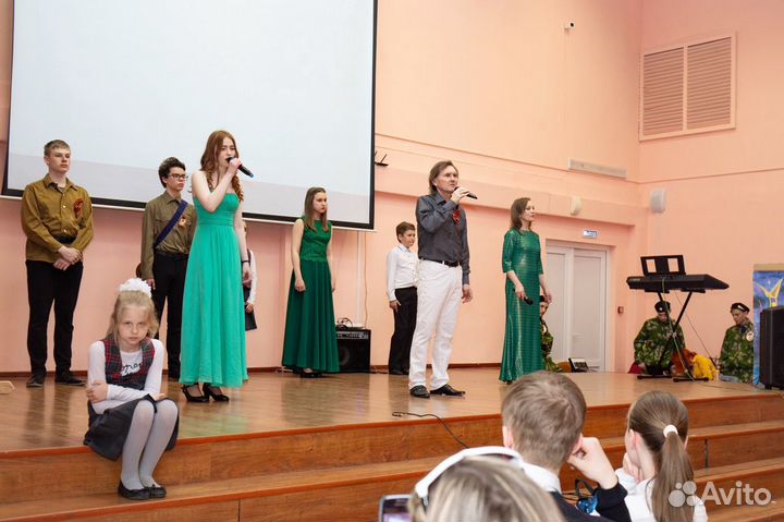 Гитара, вокал, режиссура песни