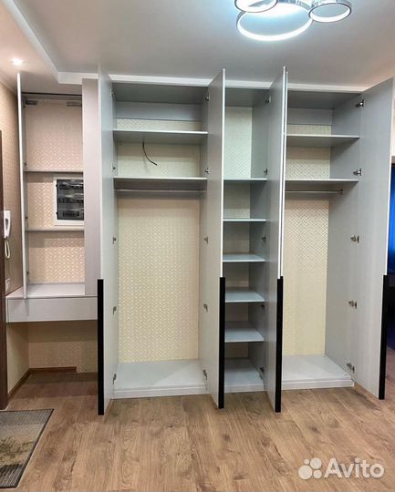 Распашной шкаф
