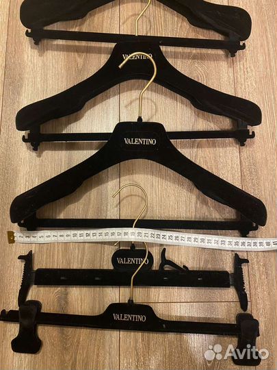 Вешалки Valentino