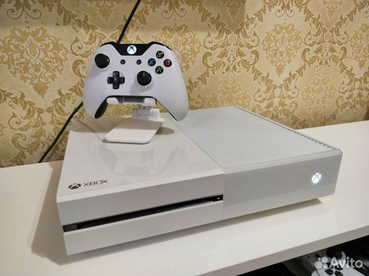 Microsoft Xbox One 500Gb + Игры