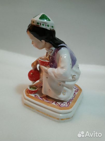 Статуэтка фарфор