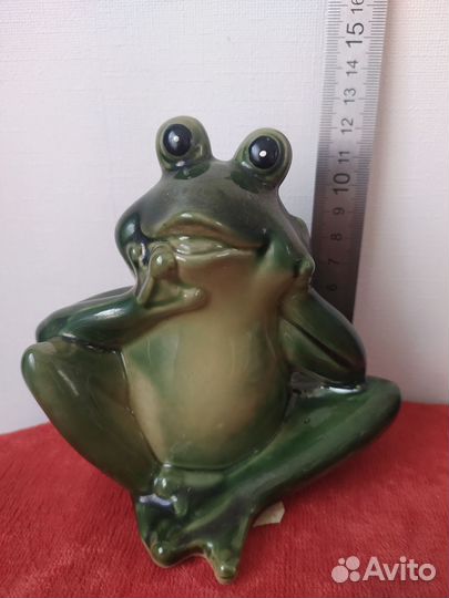 Статуэтка лягушка