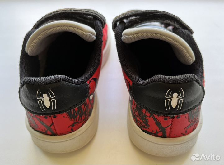 Кроссовки adidas marvel