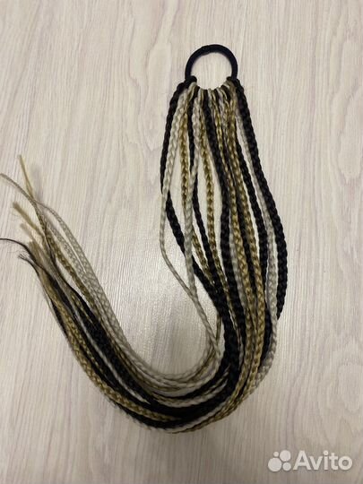 Резинка с косичками