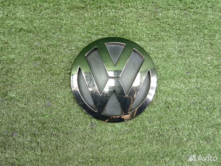 Эмблема задняя крышки багажника Volkswagen Touareg