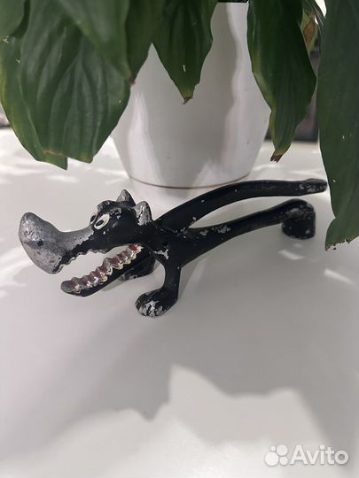 Орехокол волк