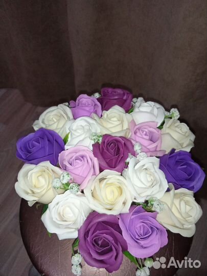 Букет из мыльных роз в шляпной коробке