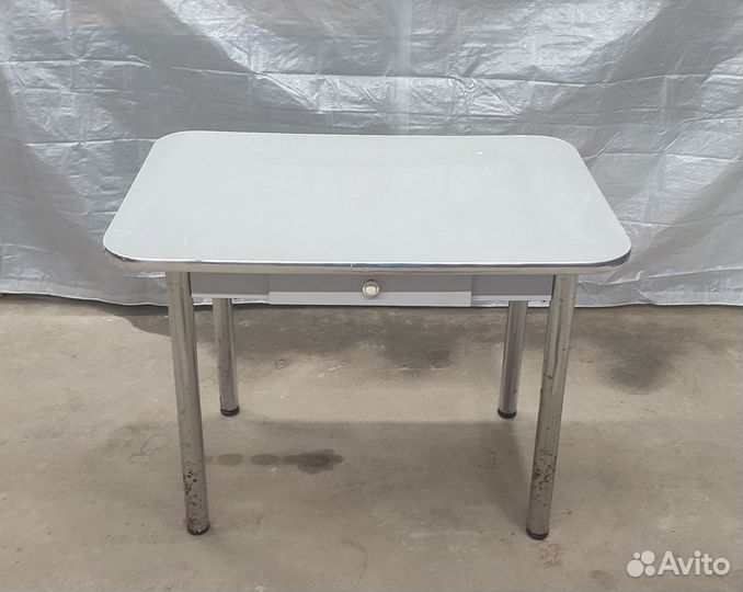 Кухонный стол