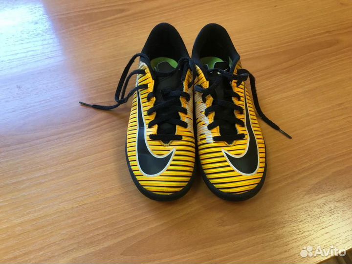 Футбольные бутсы