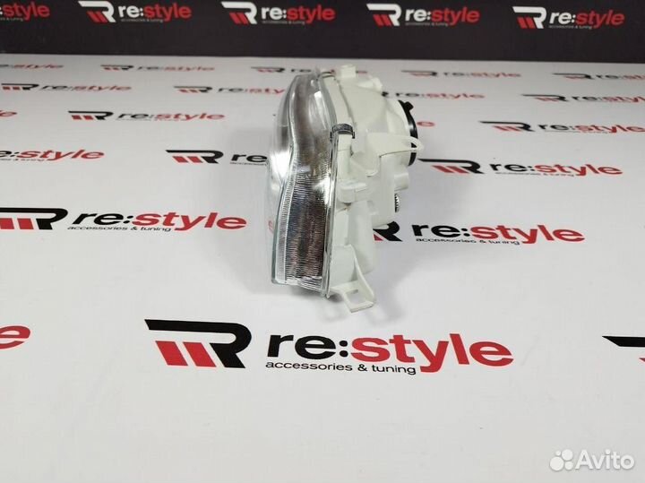 Фара Toyota Corolla Touring Правая Хрусталь