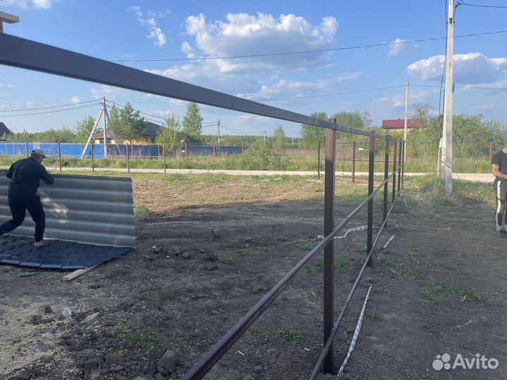 Установка каркаса забора