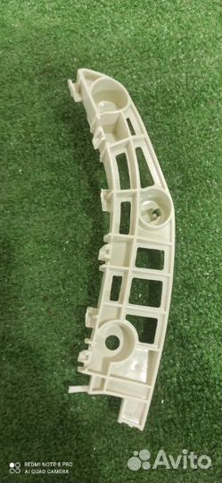 Направляющая бампера переднего левая Mitsubishi